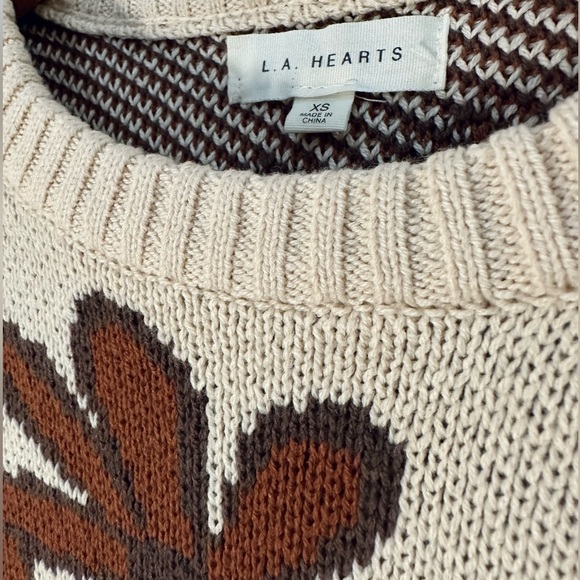 L.A Hearts Cream Colored Sweater w/ Retro Flower Design XS - Picture 2 of 4